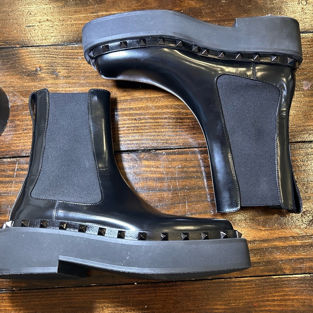 Valentino Garavani Rockstud M-Way Black Leather Chelsea Boots